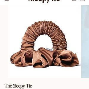 Sleepy Tie Brown Hair Accessory